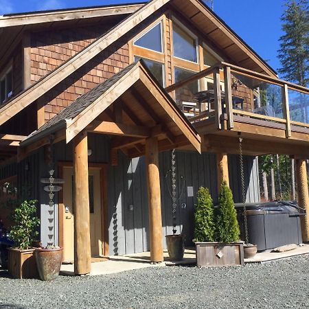 Black Bear Guesthouse Tofino Exterior photo