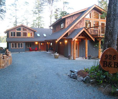 Black Bear Guesthouse Tofino Exterior photo