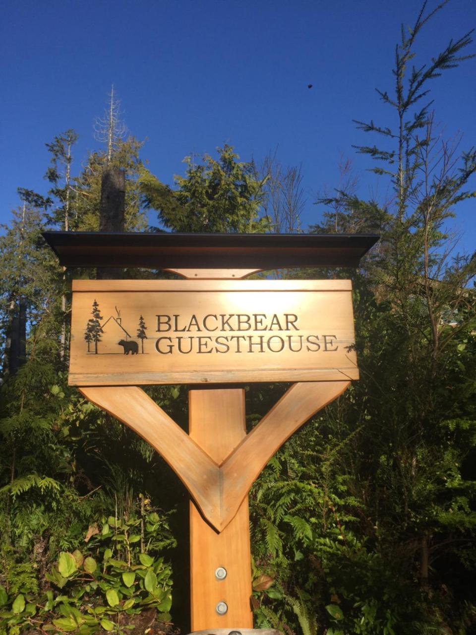 Black Bear Guesthouse Tofino Exterior photo